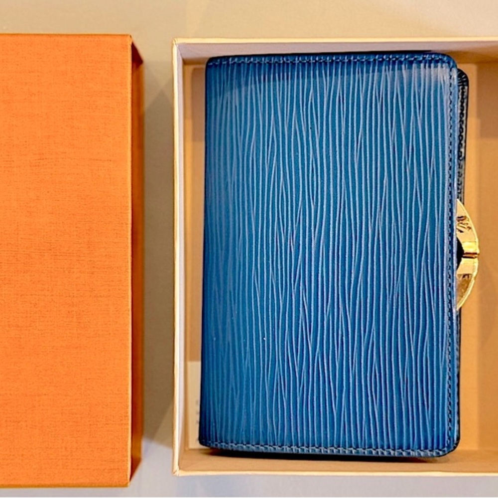 Louis Vuitton Blue Epi Luxury Women's Kiss-lock Wallet w/Box - Picture 2 of 9